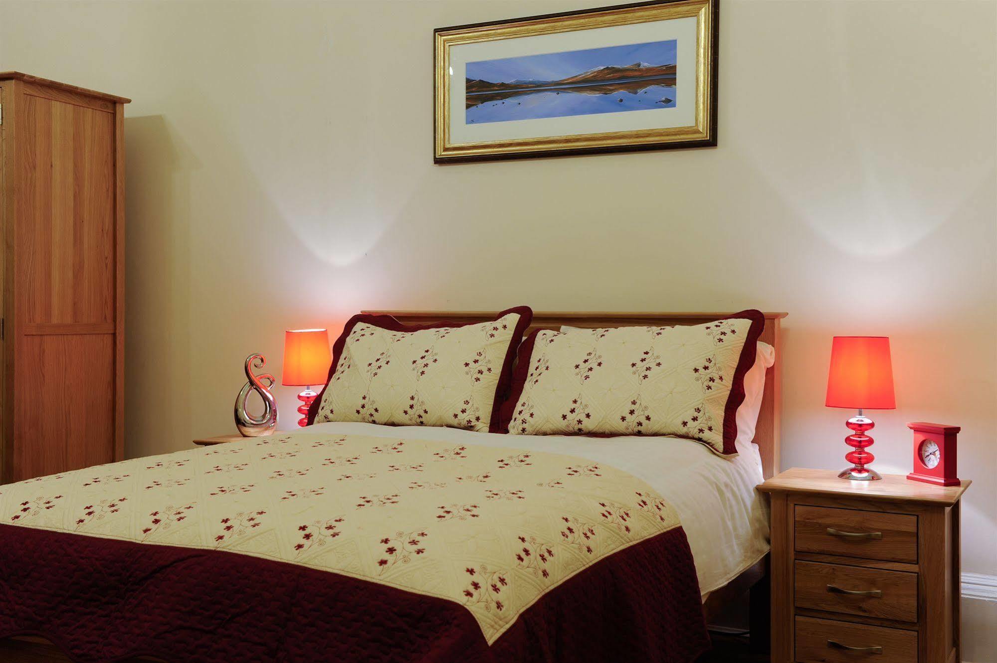 Edinburgh City Suites Bagian luar foto