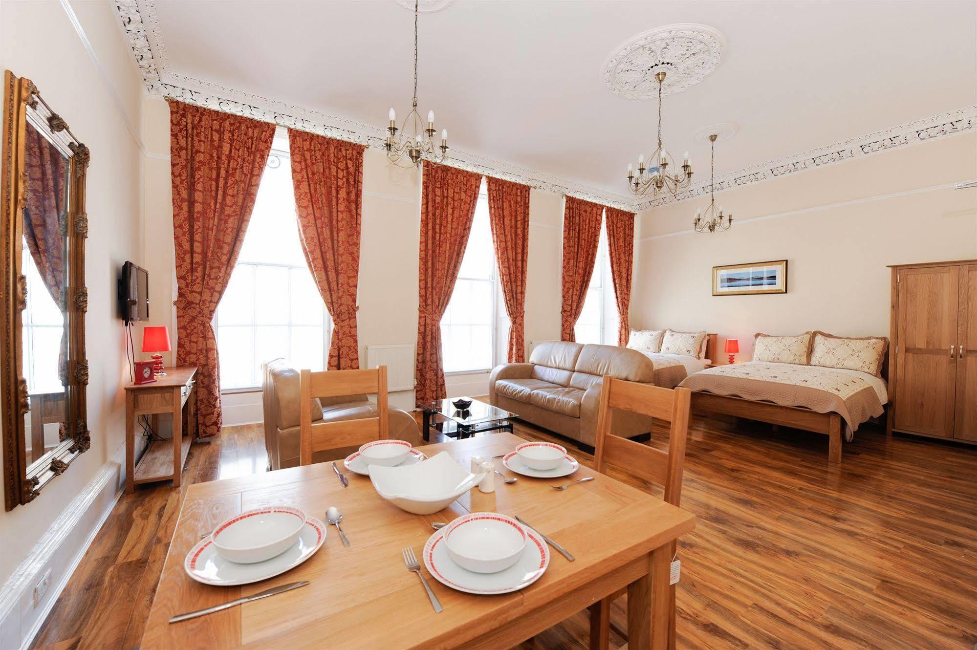 Edinburgh City Suites Bagian luar foto