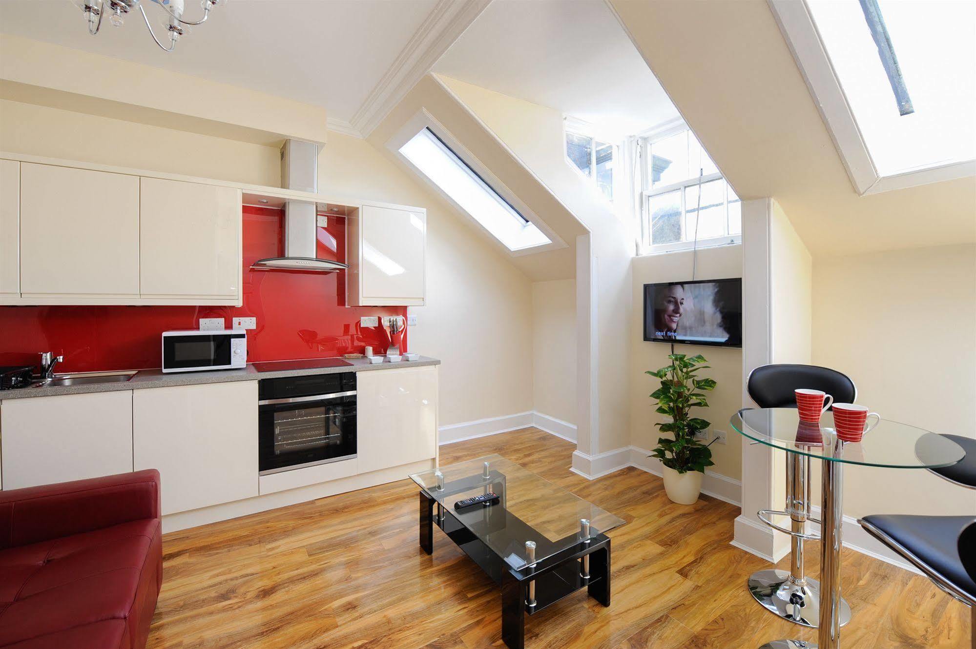 Edinburgh City Suites Bagian luar foto