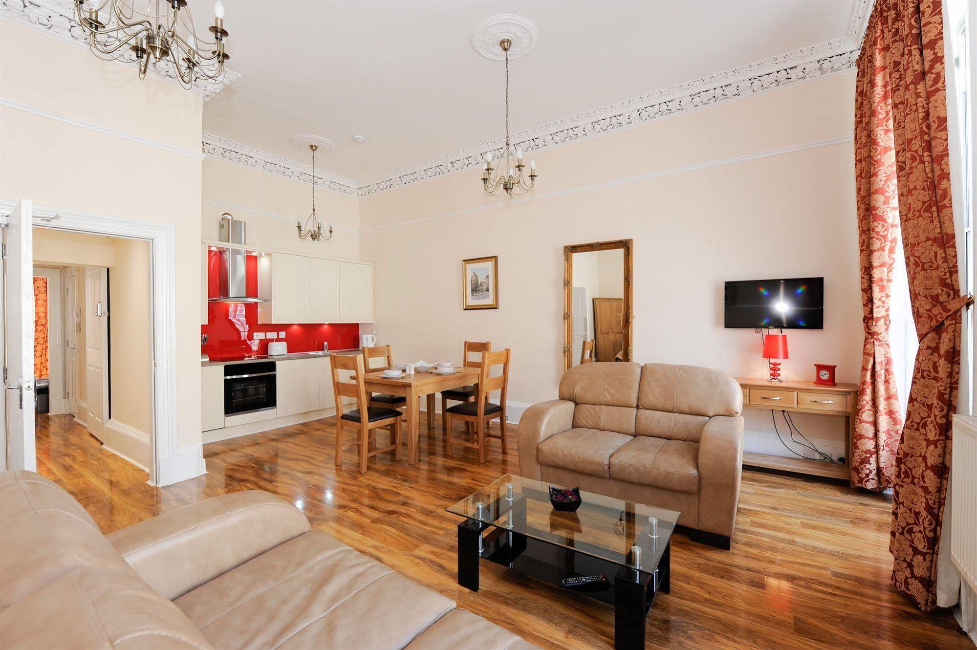 Edinburgh City Suites Bagian luar foto