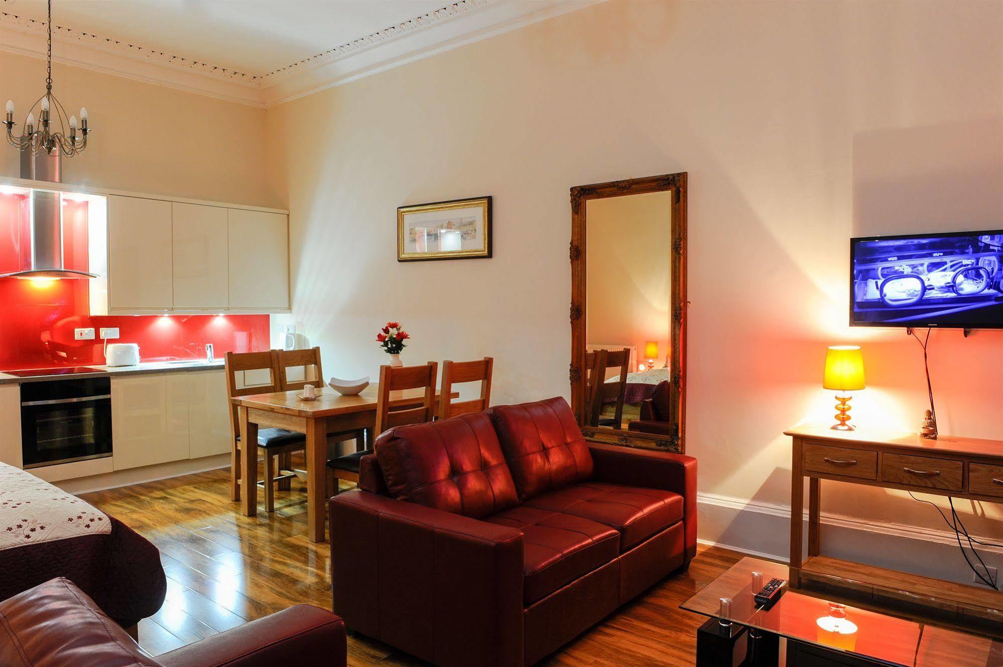 Edinburgh City Suites Bagian luar foto