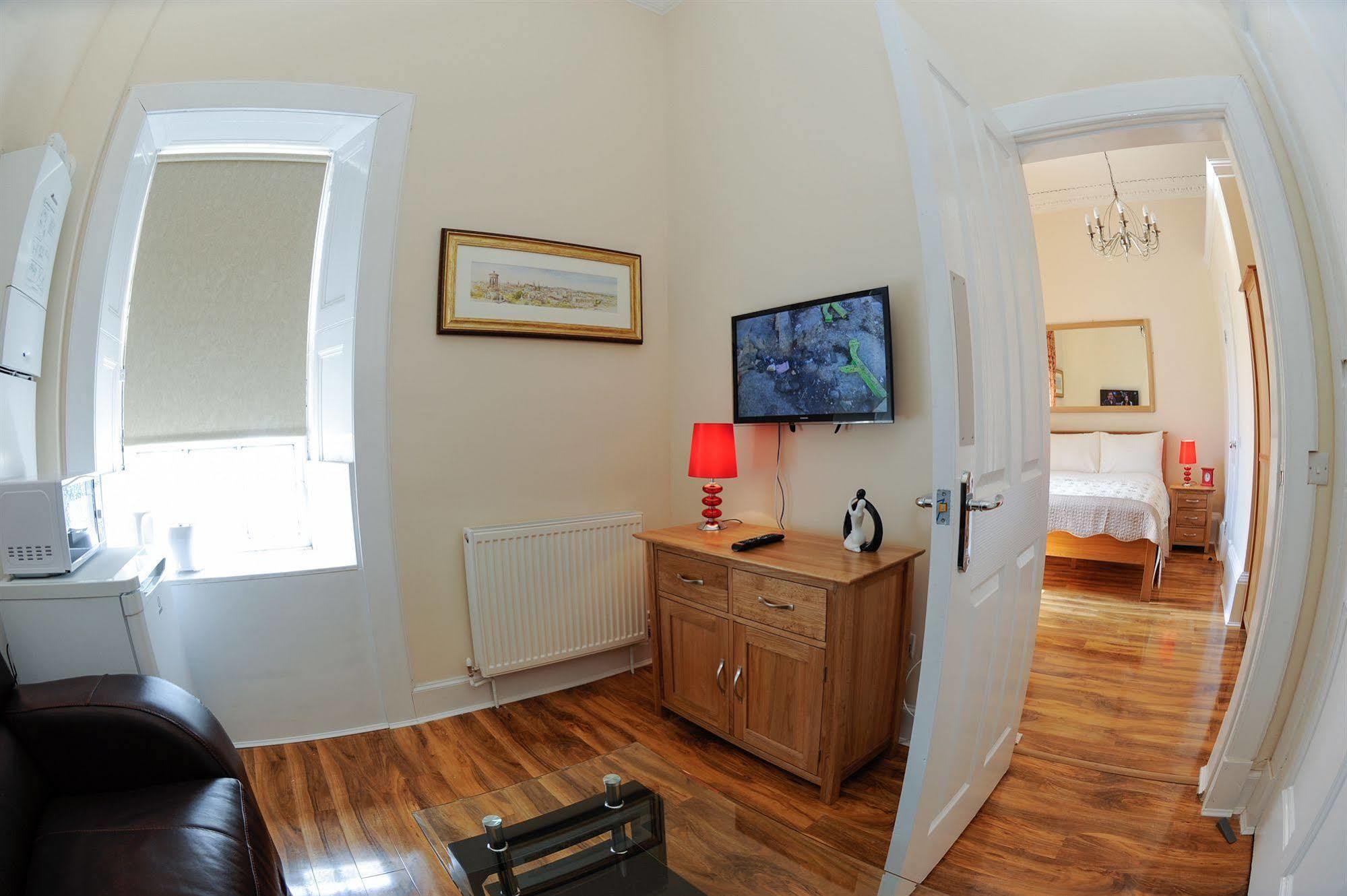 Edinburgh City Suites Bagian luar foto