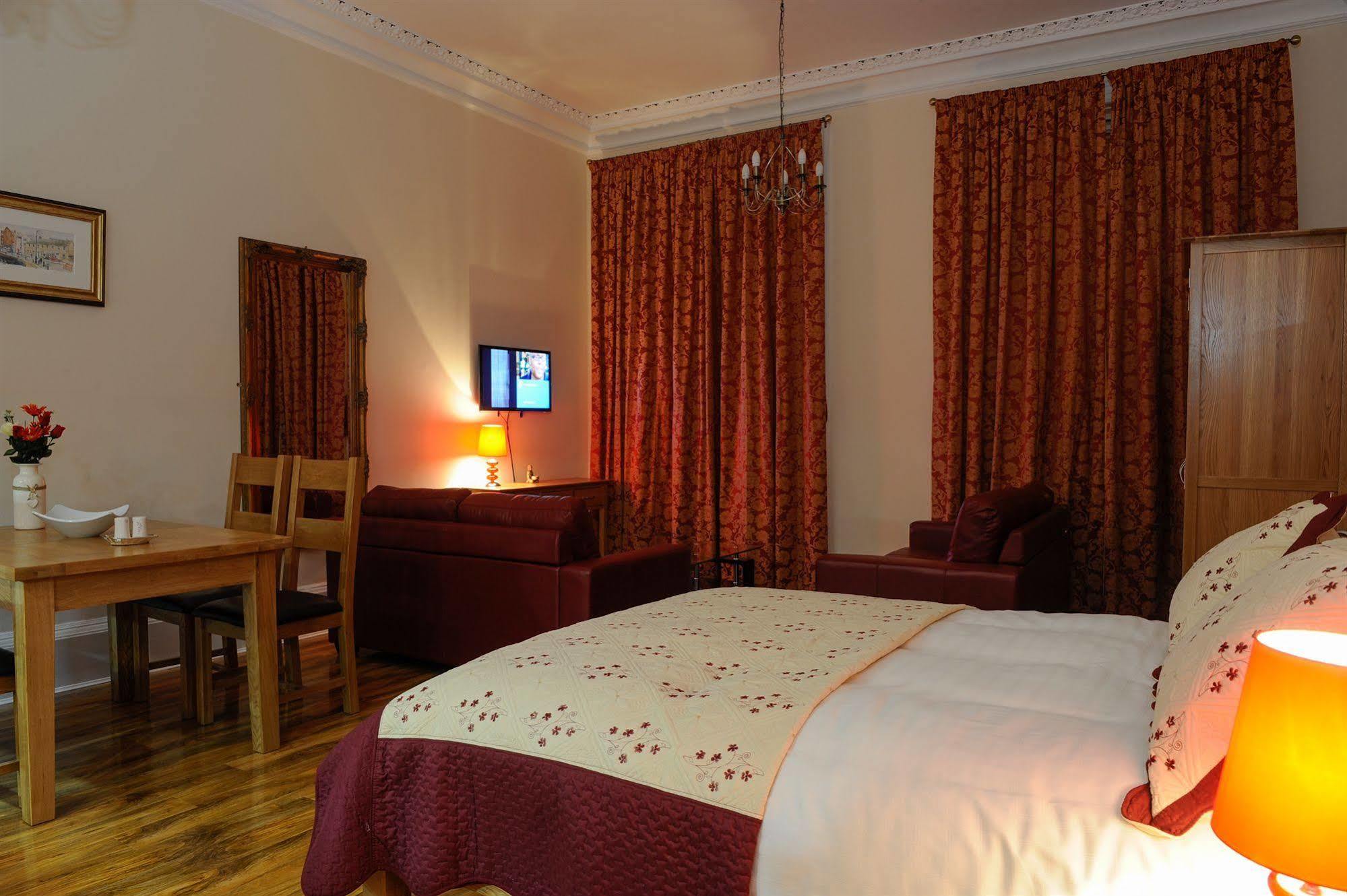 Edinburgh City Suites Bagian luar foto