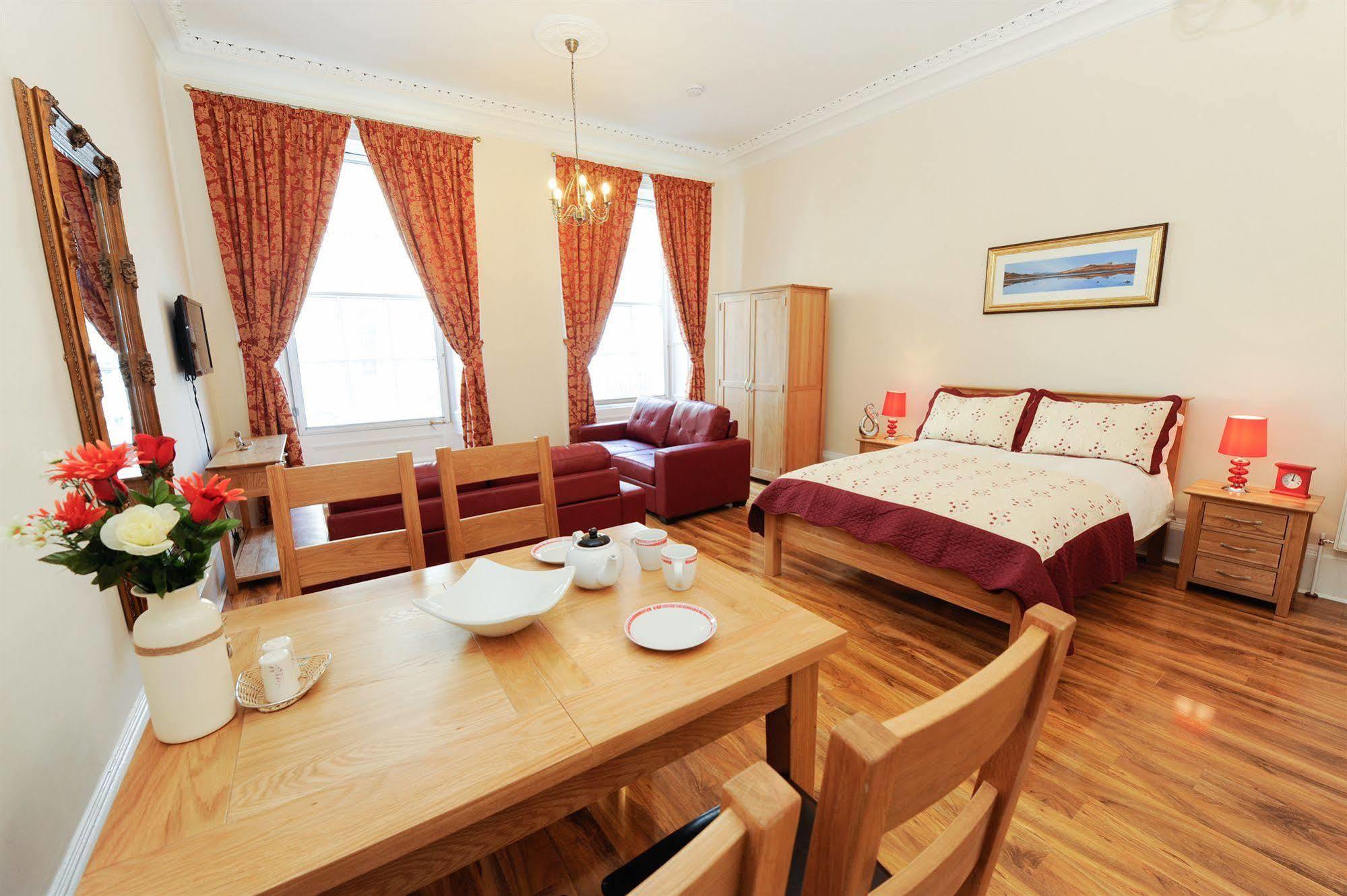 Edinburgh City Suites Bagian luar foto