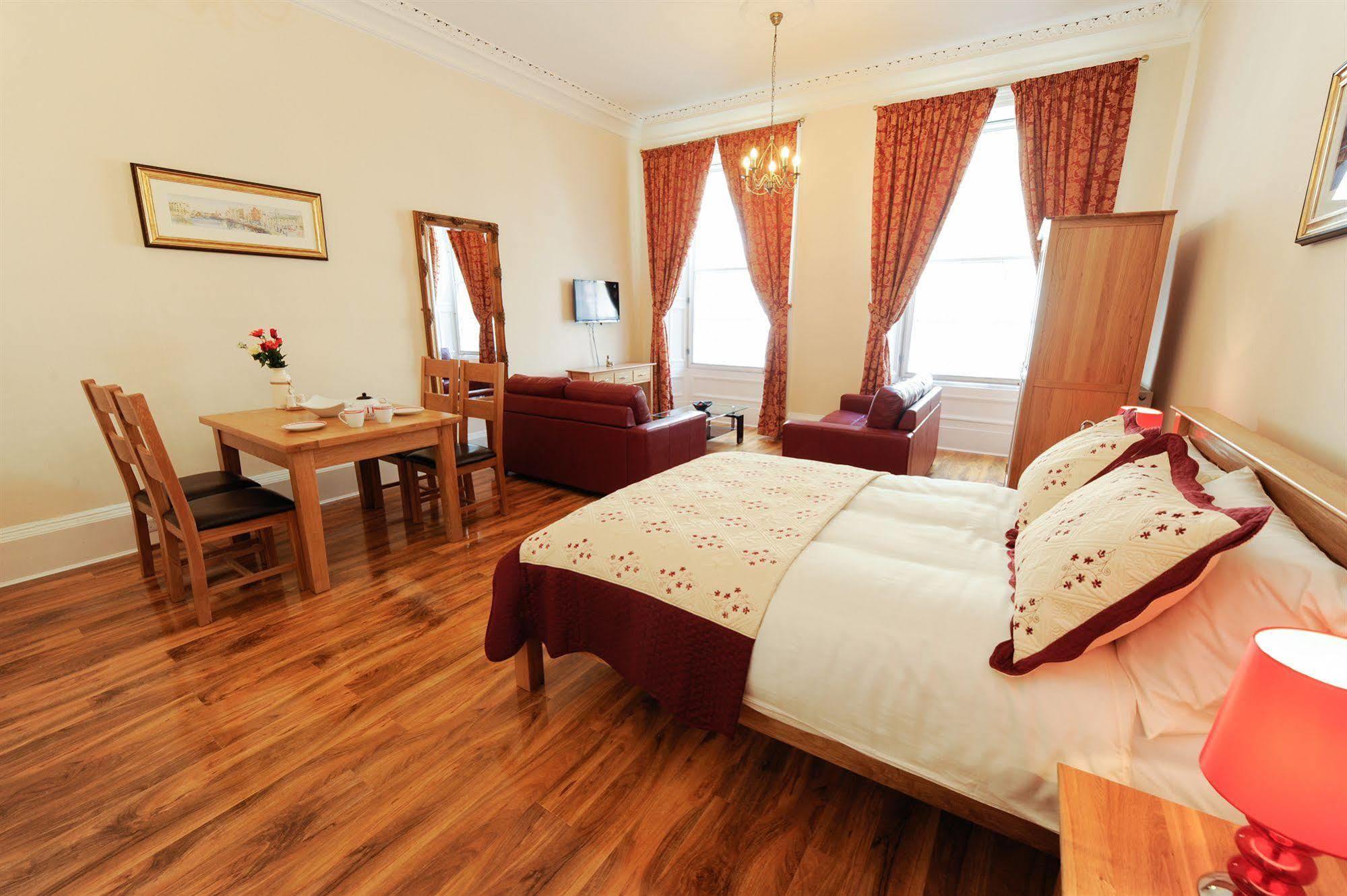 Edinburgh City Suites Bagian luar foto