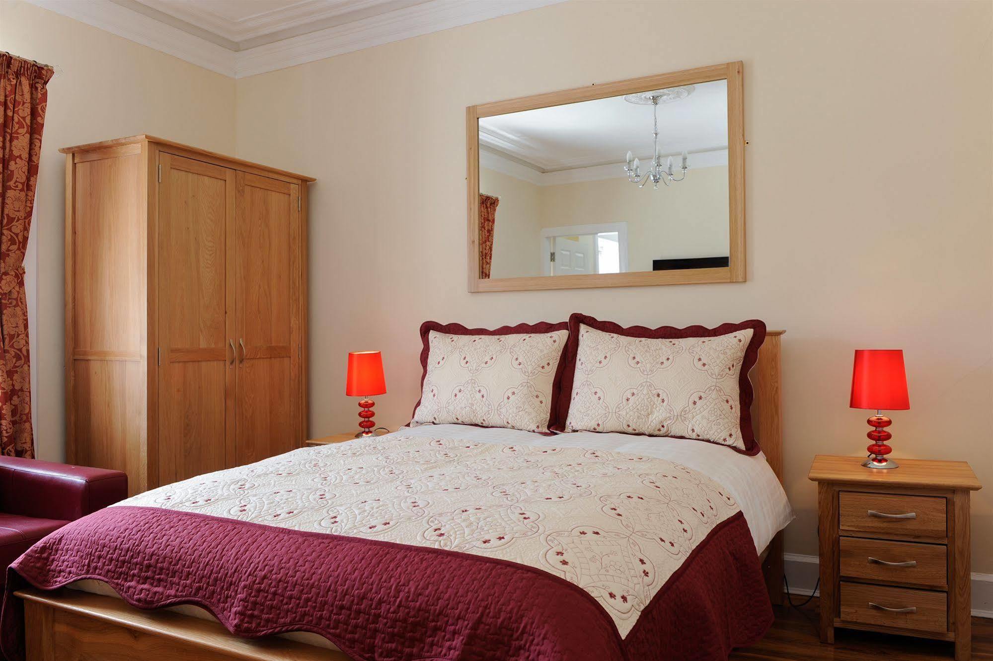 Edinburgh City Suites Bagian luar foto