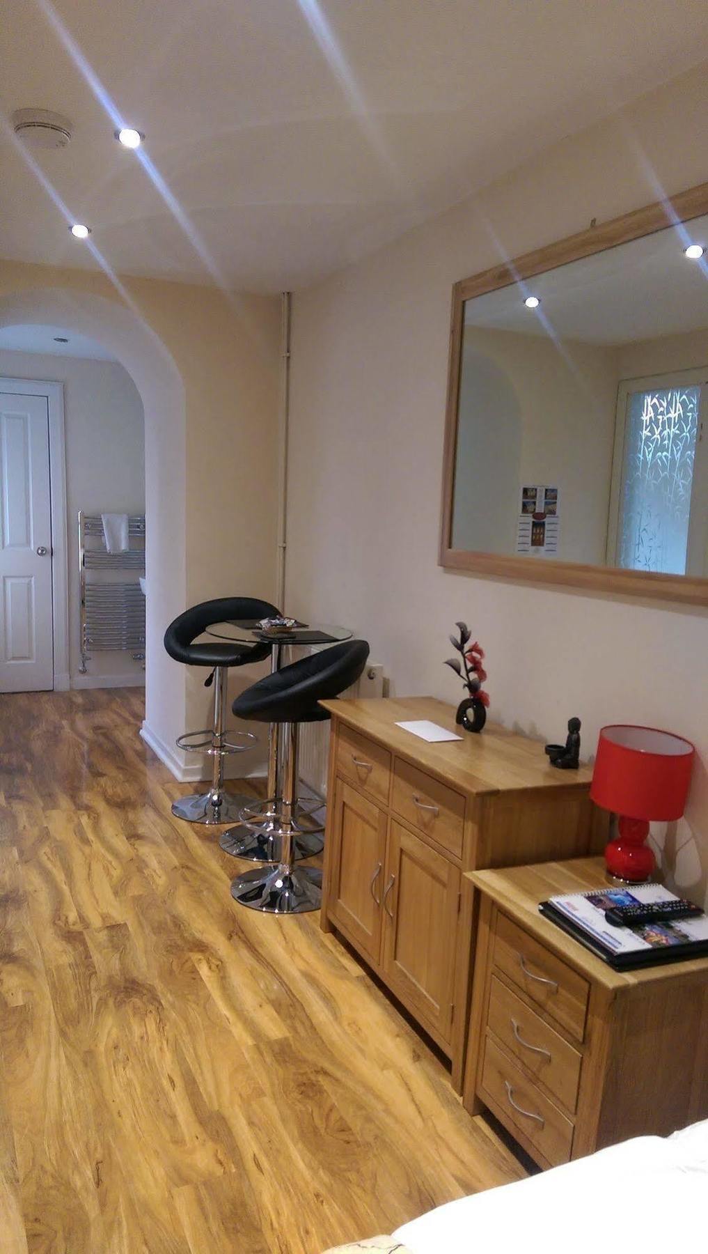 Edinburgh City Suites Bagian luar foto