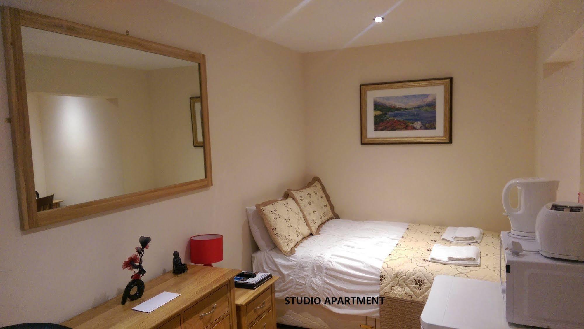Edinburgh City Suites Bagian luar foto