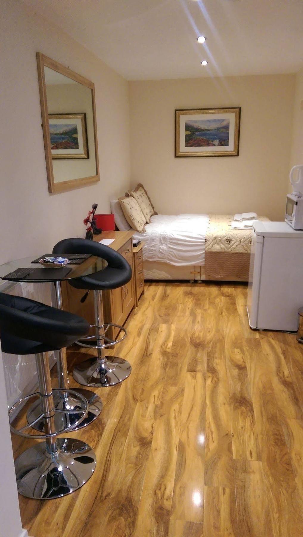 Edinburgh City Suites Bagian luar foto