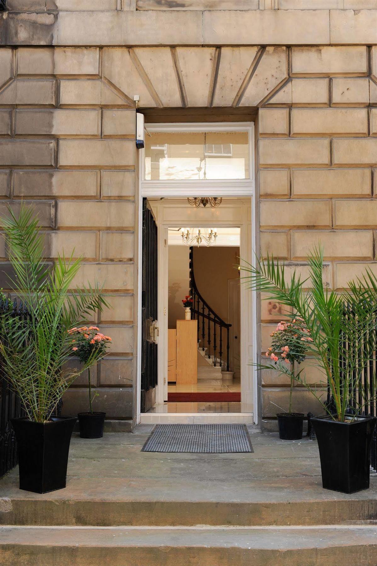 Edinburgh City Suites Bagian luar foto