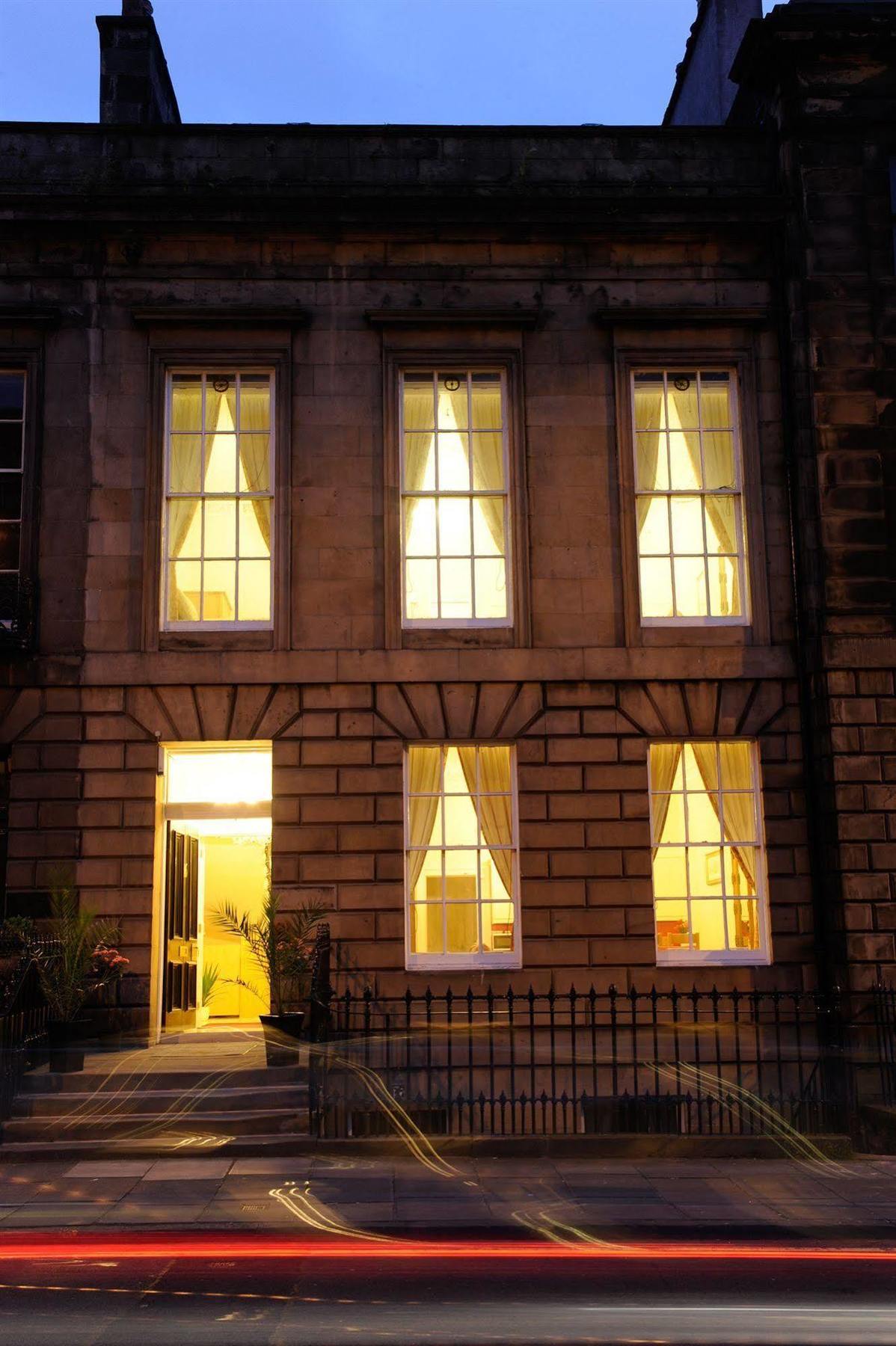 Edinburgh City Suites Bagian luar foto